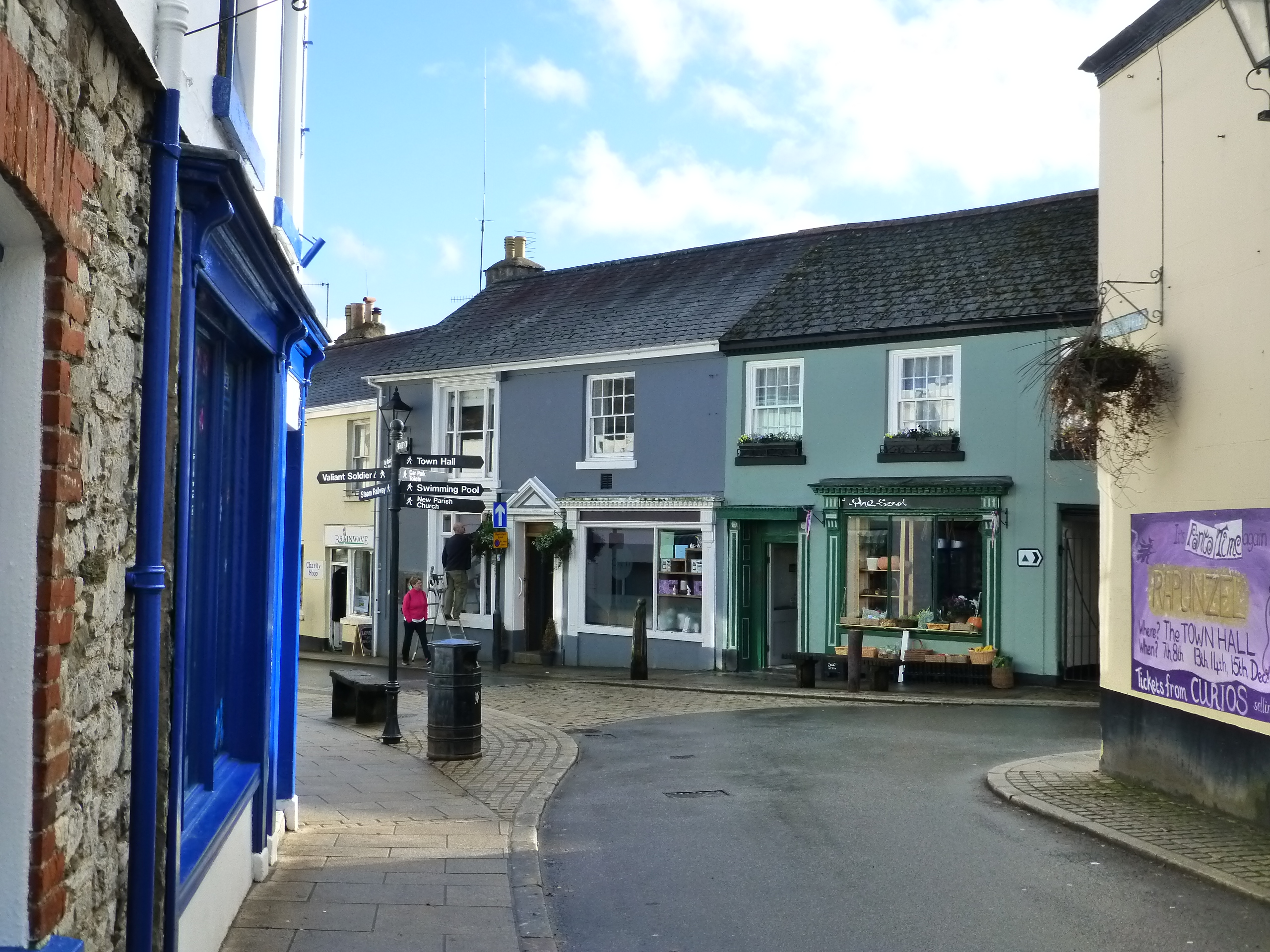 Town-centre view of Buckfastleigh at the junction of Chapel Street, Fore Street and Plymouth Road.